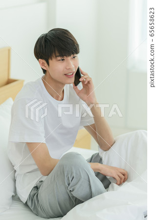 Single life concept, young cheerful Asian man's daily life 056 65658623