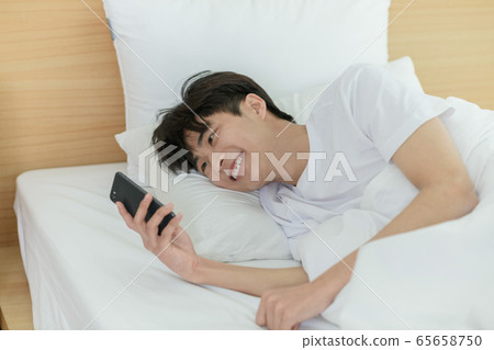 Single life concept, young cheerful Asian man's daily life 051 65658750