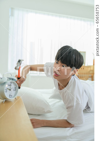Single life concept, young cheerful Asian man's daily life 034 65658753