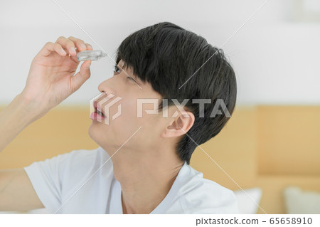 Single life concept, young cheerful Asian man's daily life 094 65658910