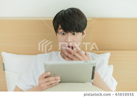 Single life concept, young cheerful Asian man's daily life 065 65658938