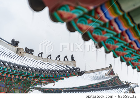 Korean traditional architecture, wintertime landscape of Korean palace 122 Korean traditional architecture, wintertime landscape of Korean palace 122 65659132