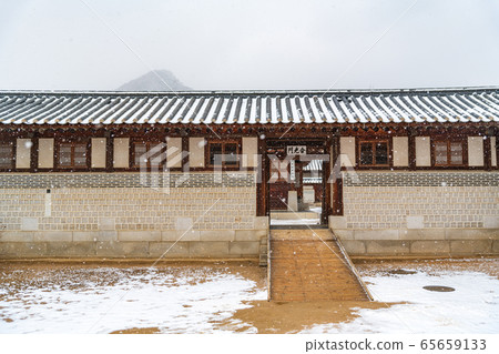 Korean traditional architecture, wintertime landscape of Korean palace 113 Korean traditional architecture, wintertime landscape of Korean palace 113 65659133