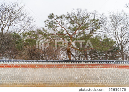 Korean traditional architecture, wintertime landscape of Korean palace 153 Korean traditional architecture, wintertime landscape of Korean palace 153 65659376