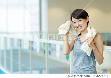 Sports gym middle women sports club 65659967