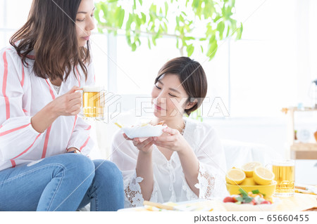 婦女協會-啤酒歡呼 婦女協會-啤酒歡呼 65660455