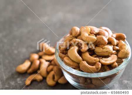 Roasted cashew nuts 65660493
