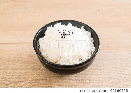 jasmine rice on cup 65660728