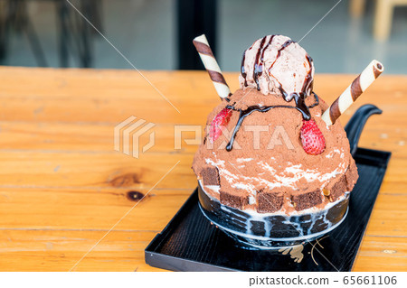 chocolate ice shave (bingsu) 65661106