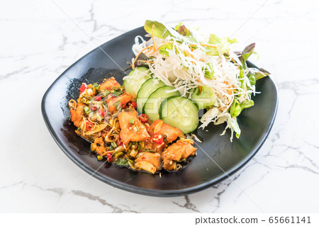 fried salmon spicy salad 65661141