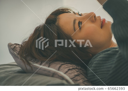 female, lady, woman 65662393