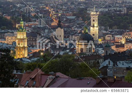 Night Lviv view 65663871
