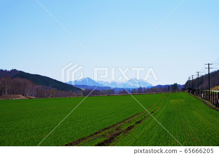 "Tsubetsu Town", the landscape of upland fields and the mountain range of Akan "Tsubetsu Town", the landscape of upland fields and the mountain range of Akan 65666205