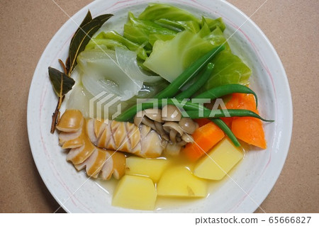 Boiled soup Boiled soup 65666827