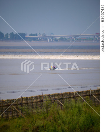 Major reflux of Hangzhou Qiantang River Major reflux of Hangzhou Qiantang River 65667485