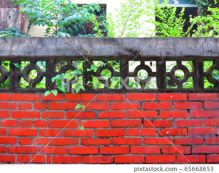 Red brick wall 65668653
