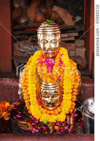 Varanasi Ghats in north India Varanasi Ghats in north India 65669210