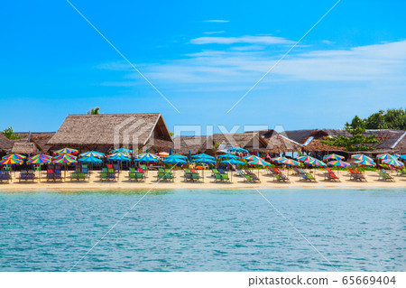 Clear water beach in Thailand 65669404
