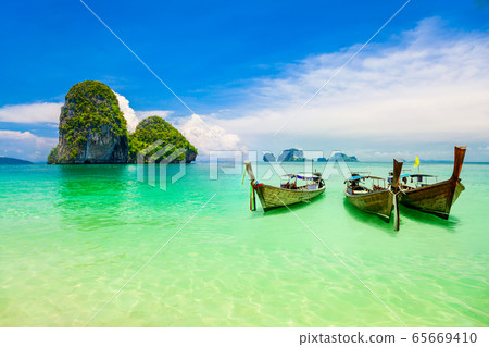 Clear water beach in Thailand 65669410