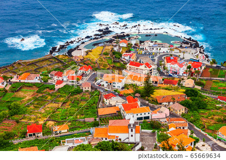 Porto Moniz town aerial panoramic view 65669634
