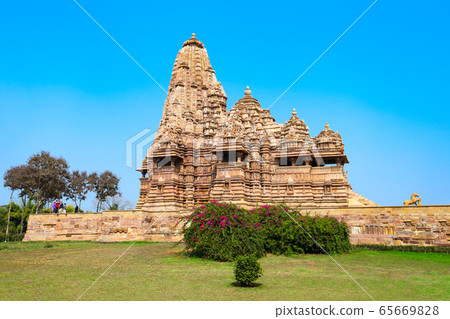 Khajuraho erotic hindu temple, India 65669828