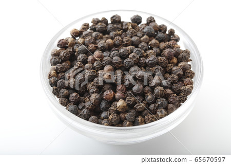 Black pepper granules Black pepper granules 65670597