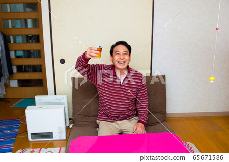 Online drinking party Online drinking party 65671586