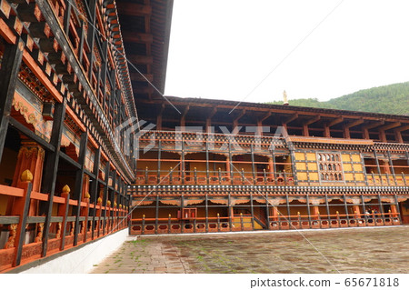 Bhutan's castles and temples (Parozon, Rinpunzon) 65671818