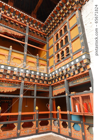 Bhutan's castles and temples (Parozon, Rinpunzon) 65671824