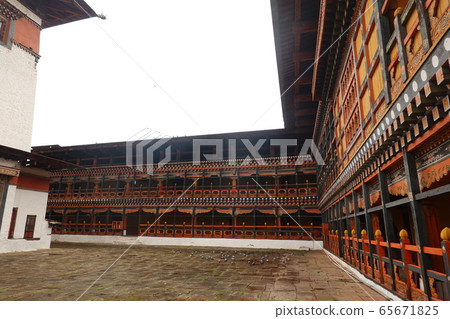 Bhutan's castles and temples (Parozon, Rinpunzon) Bhutan's castles and temples (Parozon, Rinpunzon) 65671825