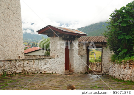 Bhutan's castles and temples (Parozon, Rinpunzon) 65671878