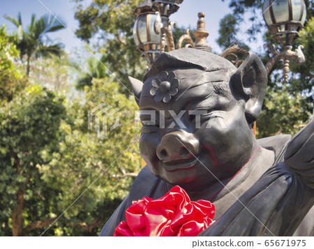 [Hong Kong] Zodiac statue of Huang Daesen Mausoleum 65671975