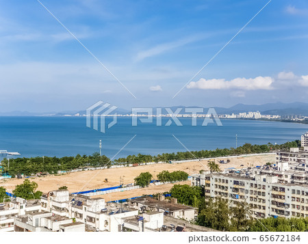 Panorama view of sea and Sanya city on Hainan 65672184