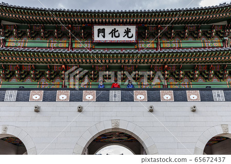 Gwang Wha Moon 65672437