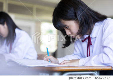 學習班風光初中和高中學生 65672572