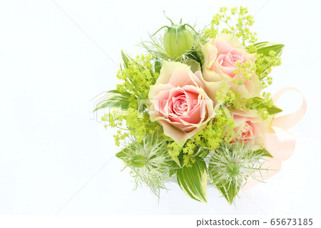 Arrangement of flowers 65673185