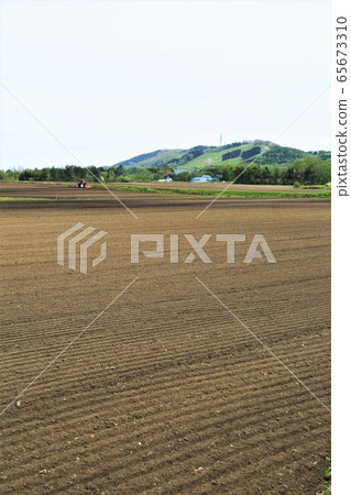 Scenery of Hokkaido, Mount Maoi in April Scenery of Hokkaido, Mount Maoi in April 65673310