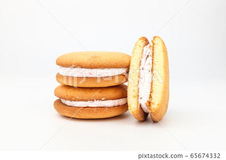 Strawberry cream sandwich Strawberry cream sandwich 65674332