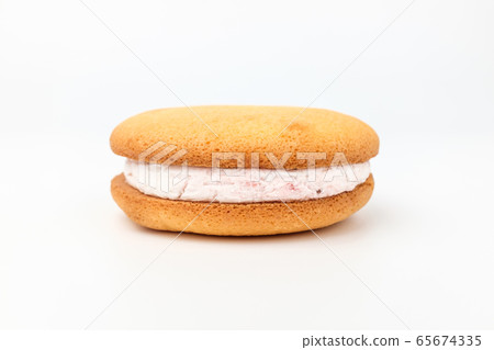 Strawberry cream sandwich Strawberry cream sandwich 65674335