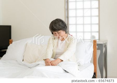 Female Elderly Negative Female Elderly Negative 65674873