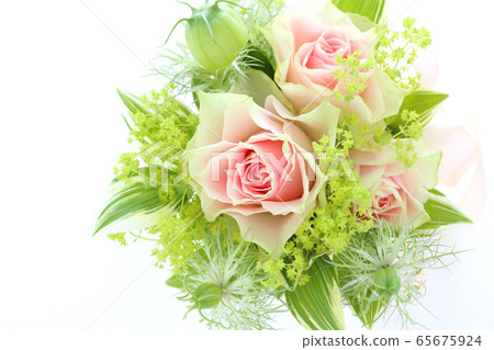 Arrangement of flowers 65675924