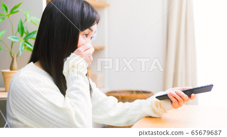 Woman watching TV Copy space 16: 9 65679687