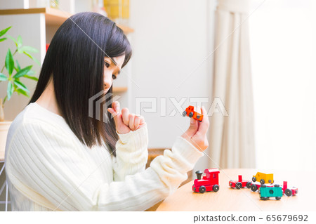 女人擔心木製玩具副本空間 65679692
