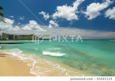 Hawaiian scenery (Waikiki Beach) 65683124