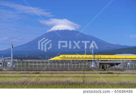 Mount Fuji and Dr. Yellow Shinkansen test vehicle November 2019 65686486
