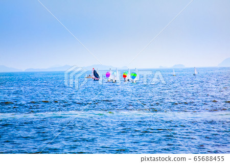 這是一個夏日風景 這是在瀨戶內海玩遊艇的風景圖 請把文字放在卡上 廣島縣 照片素材 圖片 圖庫
