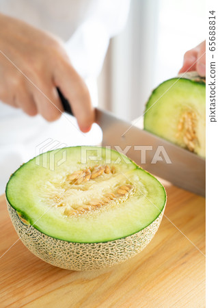 In front of the melon 65688814