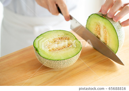 In front of the melon 65688816