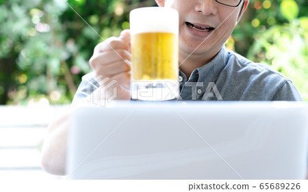 Male Middle Beer PC Male Middle Beer PC 65689226