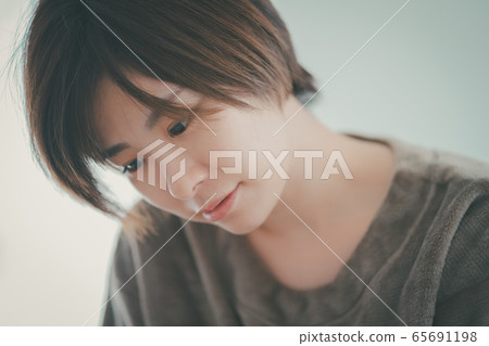 female, lady, woman 65691198